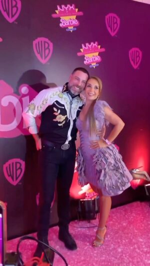 Karen Doggenweiler Instagram - Ayer en la Avant Premiere de la película live action de #Barbie ✨
-
Styling: @maxgallegos2015 
Vestido: @rubencamposheijboer de la colección @rubencamposcollection 
Joyas: @erikalexander01 
Peinado: @johnperez_hair 
Maquillaje: @linachiuminatto 
-
Agradecimiento imágenes a @revistasarah @erikalexander01 y @linachiuminatto 

#BarbieTheMovie #Chile #AvantPremiere #Estreno