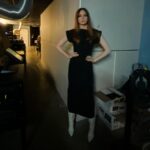 Karen Gillan Instagram - Backstage at a fan screening for Sleeping Dogs - out March 22nd folks! Styled by @rebeccacorbinmurray Hair @hairbycandicebirns Make up @valeriaferreiramakeup