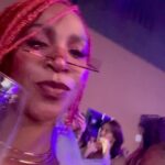 Karol Conká Instagram - Ontem fui curtir a festa do @spotifybrasil, encontrei minhas amigas, paquerei bastante, dancei muito e preguei a palavra de Negona pra todo mundo que vinha falar comigo. Bum!