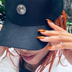 Karol Conká Instagram - Já comecei o meu final de semana assim. ✨