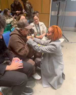 Karol Conká Instagram - Issoan, bem bonita aqui fora com os preciosos @kond e @euxama em Harvard.
