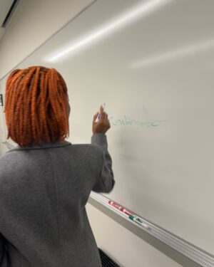 Karol Conká Instagram - Issoan, bem bonita aqui fora com os preciosos @kond e @euxama em Harvard.
