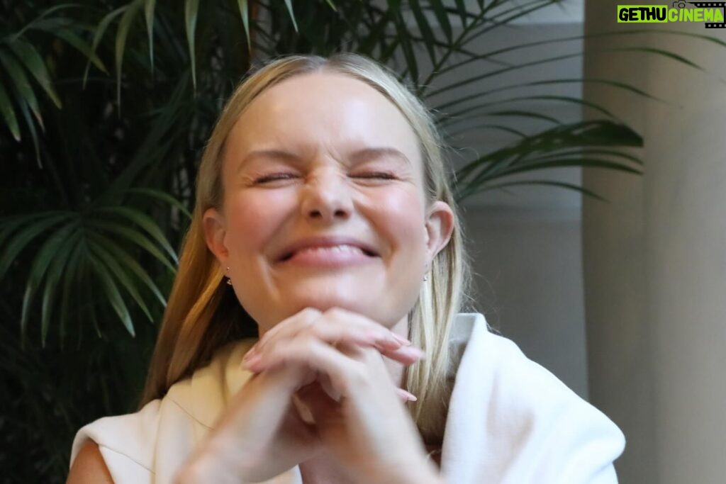 Kate Bosworth Instagram - Greeting today with the warmth and the radiance of an awakened heart. 💛 “No one can possibly know what is about to happen: it is happening, each time, for the first time, for the only time.” I hope you are all experiencing the miracle and the wonder of a new year… thank you for sending love to me on mine. ✨🎈