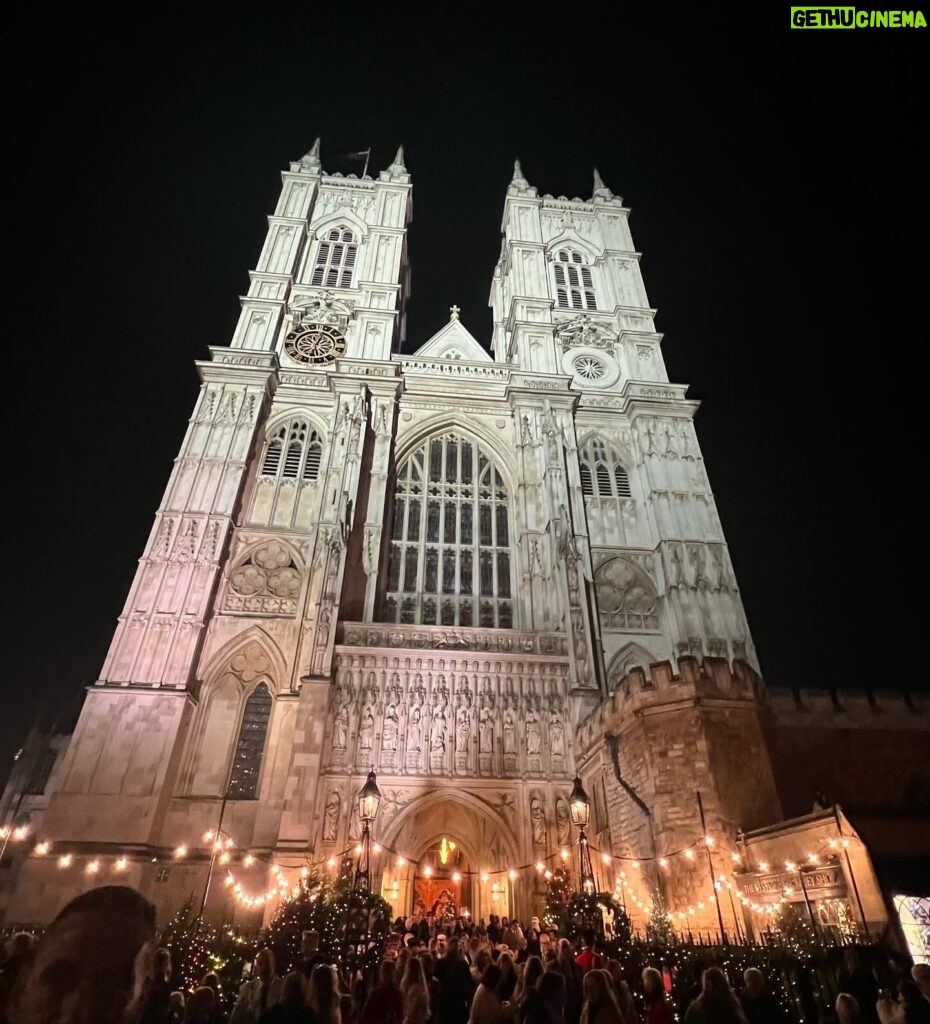 Kate Wright Instagram - It was an honour for @rioferdy5 & I to be invited to HRH The Princess of Wales Carol Service at Westminster Abbey last night. It was a beautiful service, I haven’t been to church is so long so it really took me back to being a young child when I used to go every weekend ❤️ A super Christmassy & special evening surrounded by lovely people 🎄 Thank you again for having us @princeandprincessofwales 🙏🏻