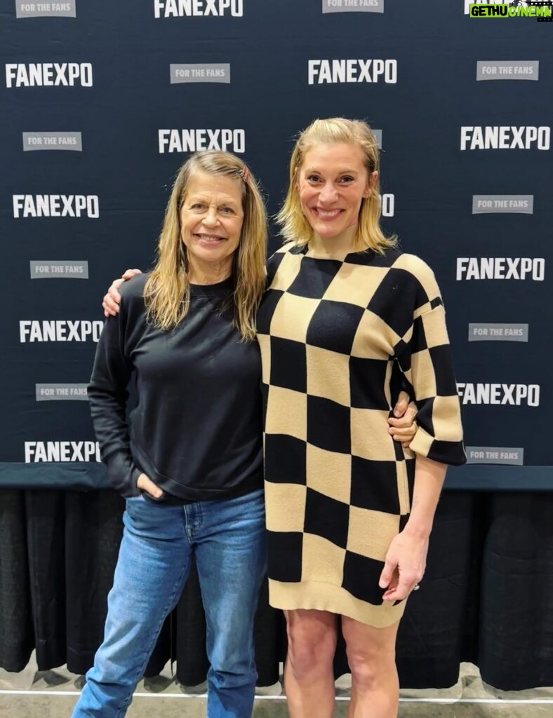 Katee Sackhoff Instagram - They say don’t meet your hero’s…Do!! Please Do!! As a young girl Linda Hamilton and Sigourney Weaver validated my existence in so many ways! To be strong, capable, smart, and feminine. I’ve modeled so much of my career off of theirs (and Bruce Willis but that’s another post 😘) this was such a dream…if only I could find a project to someday work with Linda or Sigourney, then my career would be complete! ❤️ a girl can wish right? 🙏🏻😊 #fanexpo #lindahamilton #scifi #strongwomen #musclesarebeautiful