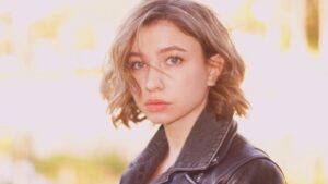 Katelyn Nacon Instagram - If I wear a leather jacket does that make me cool yet?