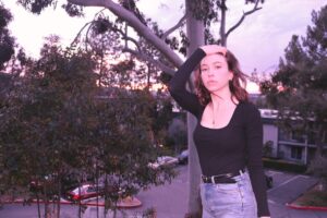 Katelyn Nacon Instagram - The process of first meeting me to knowing me (being stuck with me🙃) @_vivianmonson @madisonlintz and the entire Faulkner family.
