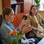 Kateryna Osadcha Instagram - Ми в @center_for_civil_liberties вже понад 10 років працюємо над поверненням цивільних з російської неволі, документуємо російські воєнні злочини. Історії людського болю й втрат. Наші нові партнери — @kosadcha та її фундація @osadcha.foundation — також ведуть кейси тих, хто безвісти зник і кого утримують у неволі. Для обох наших організацій головне – люди! Тому сьогодні ми об’єднуємось заради них. Разом ми маємо використати всі можливості для того, щоб повернути всіх цивільних, без умов та обмінів. Ми маємо повернути людям свободу й забезпечити справедливість.