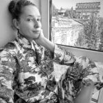 Kateryna Osadcha Instagram - UPD вже все добре. Ви питали про бинт на руці, розповідаю. Вдруге в житті (перший був в три роки) лежала в лікарні. Висновок - берегти себе. Стежте за своїм станом, своїм здоров’ям, не нехтуйте зайвий раз звернутися до лікаря. Recap. Тиждень лікарняний. 1. Вікно в лікарні - це вікно в світ здорових і щасливих людей, а на фото я на них дивлюся. 2. Щоденна рутина 3. Зустрічала заходи сонця 4. Я і моє місто 5. Лікарня нічна 6. Ну і справи ніхто не відміняв, зафарбовую наслідки температури і безсонних ночей. 6. Моя підтримка, гумор за будь-яких обставин @gorbunovyuriy 7. Зібралась на зустріч (в цей момент лікар сказав, що значить можна виписувати) Дякую неймовірним лікарям, медсестрам і всім хто турбувався, лікував і переживав ❤️