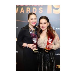 Kathaleeya McIntosh Instagram - ขอบคุณคมชัดลึกอวอร์ดครั้งที่ 19 และคณะกรรมการทุกท่านนะคะ ขอบพระคุณพี่ปิ่นที่รักและเคารพที่นึกถึงแหม่มและหยิบยื่นบทนี้ให้ค่ะ ขอบคุณช่อง3 ค่ะ ขอบคุณพี่ใหม่พี่สาวที่รักยิ่งที่คอยช่วยเหลือดูแลแนะนำทุกสิ่งให้และขอแสดงความยินดีอย่างยิ่งกับรางวัลนักแสดงนำหญิงยอดเยี่ยมนะคะ 👍🏻👏🏻🤩ขอบคุณทีมงานทั้งเบื้องหน้าเบื้องหลัง ผู้กำกับและนักแสดงสาปซ่อนรักทุกคนค่ะ รางวัลนี้สำหรับพวกเราทุกคนค่ะ 🥳 และขาดไม่ได้เลยคือขอบคุณคุณผู้ชมทุกคนนะคะและ ครม(คนรักแหม่มคนรักใหม่😂)ที่คอยเป็นกำลังใจให้เสมอ…🫶🏻♥️ ขอแสดงความยินดีกับทุกๆรางวัลด้วยค่ะ 🥳 #สาปซ่อนรัก #tvscene #ช่อง33