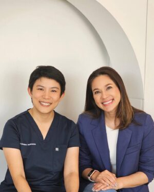 Kathaleeya McIntosh Instagram - รอยยิ้มเดิมแต่มั่นใจขึ้น อิอิ 🤩 มาทำวีเนียร์แก้สีฟันของตัวเองค่ะ หมอแปมคือที่สุด! นางเก่งมาก ละเอียดมาก เนี๊ยบมากจนต้องมาเขียนถึงเลยเพราะบอกหมอว่าขอทุกอย่างเหมือนเดิมแต่แก้สีฟันให้ไม่หมอง ไม่คล้ำ 🦷 อยากยิ้มแล้วฟันสวยฟันขาวเหมือนคนอื่นๆเค้าบ้าง🤣ไม่ต้องการความสมบูรณ์แบบ ขอรอยยิ้มเดิมและธรรมชาติที่สุดและหมอก็จัดการให้ได้อย่างใจเลยค่ะ(จริงๆคือดีกว่าของเดิมมาก😂) 🥰 ขอบคุณมากๆนะคะ ขอบคุณหมอออยด้วย ช่วยดู ช่วยเล็งกันทั้งคลินิก ขำมาก! ถูกใจที่สุดค่ะ 👍🏻💕 ใครอยากแก้ปัญหาสีฟันไม่สม่ำเสมอ รูปร่างฟันแนะนำมาที่นี่เลยค่ะ @wesmiledentalhaus @drnolapan @oilruedeerat #วีเนียร์ #veneers #dentalveneers #ceramicveneers