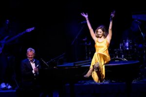 Katharine McPhee Instagram - What. A. Tour! 🎹✨ Thank you so much for the love this past month! We couldn’t have asked for a better audience. 

📷: @carrollproduction @immusicmagazine @imdaphs