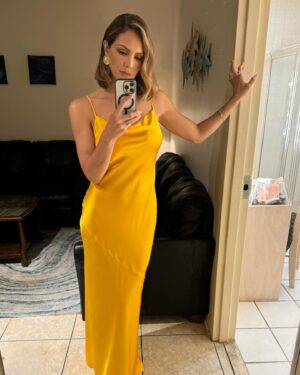 Katharine McPhee Instagram - Hi from the road 👋🏽 Tennessee! I’m so happy to perform for you guys tomorrow 💛 Get your tickets now at Ticketmaster.com