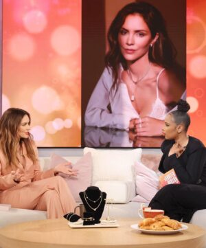 Katharine McPhee Instagram - So excited to be reuniting with my girl @iamjhud this morning on @jenniferhudsonshow talking all things @kmfjewelry! 💕✨

📸: Chris Millard /Warner Bros/ @csrfnsc