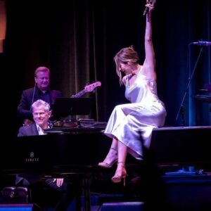 Katharine McPhee Instagram - What. A. Tour! 🎹✨ Thank you so much for the love this past month! We couldn’t have asked for a better audience. 

📷: @carrollproduction @immusicmagazine @imdaphs