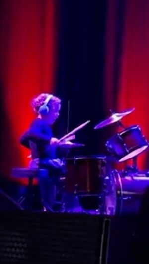 Katharine McPhee Instagram - had a VERY special guest join us on stage for the first time 🥁 #ProudMom