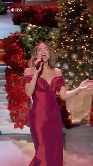 Katharine McPhee Instagram - The best way to kick off the 25th Annual a Home for the Holidays! ❤️✨🎄