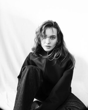 Katherine Langford Instagram - No place like home 🌹