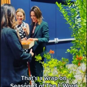 Katherine Moennig Instagram - A glimpse and a wrap on S3. To the entire crew and cast, it's an honor to work beside you all. 
@sho_thelword 🏳️‍🌈❤️