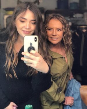 Katherine Salosny Instagram - Fue tan lindo el día de hoy reencontrarme con mis adorados @johnperez_hair y mi bella preciosa @javinicole12 ..tanta historia con cada un@ de ustedes mis bellos y mejores profesionales!! Un honor!! 

Ya sabrán de qué se trata y en qué programa 😉

El viernes pelare un poco en @mirasolfm98.7 no se pierdan los detalles 

@casatunquen 
@peluqueriaorganicaocs by Kathy Salosny en Algarrobo