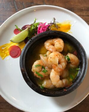 Katherine Salosny Instagram - Mi lugar favorito….mi plato favorito camarones al pil pil..ven y elige el tuyo! 
Finde del 18 abierto de jueves a martes almuerzo y cena importante que reserves tu hora 
Solo llamando!!
@casatunquen 

 56 9 9748 8028
Avisa si vienes con mascota somos animal friendly