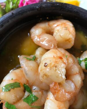 Katherine Salosny Instagram - Mi lugar favorito….mi plato favorito camarones al pil pil..ven y elige el tuyo! 
Finde del 18 abierto de jueves a martes almuerzo y cena importante que reserves tu hora 
Solo llamando!!
@casatunquen 

 56 9 9748 8028
Avisa si vienes con mascota somos animal friendly