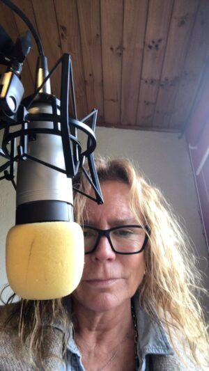 Katherine Salosny Instagram - Agradezco cada día de ser parte de mi querida radio @mirasolfm98.7 ya hacia los 2 años desde el litoral de los poetas!! Conversemos en el 98.7 y en nuestra señal on line www.mirasolfm.cl

Gracias por la confianza mis querid@s auditores!!
#diadeltrabajadorradial
