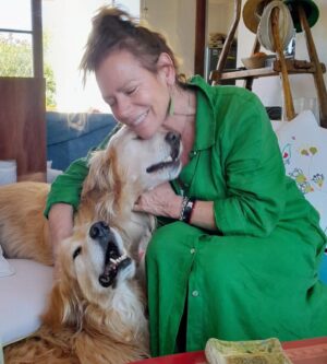 Katherine Salosny Instagram - Con mis pupos bellos queremos pedir cuidado con nuestras mascotas y seguir en la ruta de inclusión en nuestra sociedad para que sean parte protagónica en las familias de Chile !! Feliz guauuuuuu!!! El Ruso y la Sol..