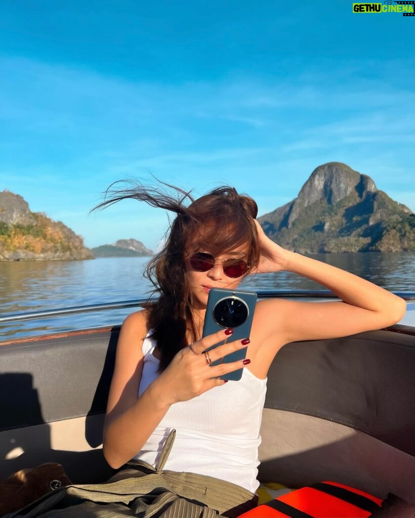 Kathryn Bernardo Instagram - Close-up shots up to 120x SuperZoom and bright photos even in low-light? Yup, you got it! Feeling like a photog with the newest #realme12Series5G! 🤓 Catch up to 70% OFF discounts of any realme products in @lazadaph 4.4 #SayaSaSuliTipidSale on #realmePH ‘s Official Store from April 4-8!