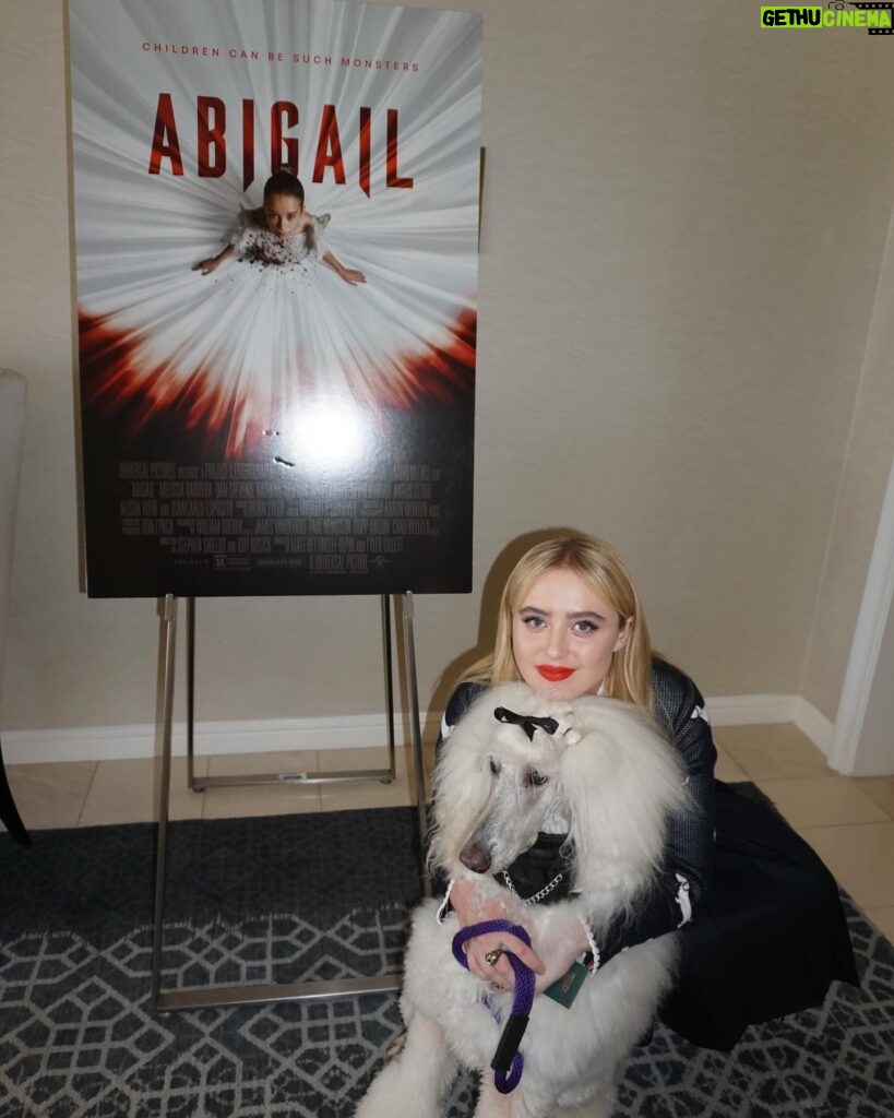 Kathryn Newton Instagram - Press for @abigailthemovie day 2 featuring dogs thank you @thombrowne I love this look!