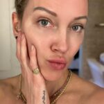 Katie Cassidy Instagram – Nothing like kicking off the new year feeling fresh faced! I recently had my second @sofwavemed treatment with @sanjaygrovermd and let me tell ya… I keep getting carded! Thank you for having me 🖤 #sofwave