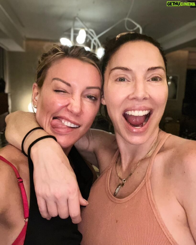 Katie Cassidy Instagram - Talk about my sister from another mister! @whitneycummings - Whit, I ❤️ you so much & I’m so proud of everything you’ve accomplished! You’ve been such an inspiration to me since the 1st day we met! (Yup, 20 years ago, in Lester’s class!) Thank you for all the laughs, the cries, and being an incredible role model to me. I ❤️ your soul, spirit & the bad ass woman you’ve become. We need more women like you in this world! Also, I can’t wait to meet the little one! ❤️🫶😘 (also ❤️ our fresh faces)… that’s all. Xx