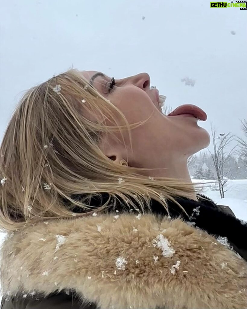 Katie Cassidy Instagram - Same Time *LAST* Year! Just me catching snowflakes in between takes 🎬🎬🎬… on a Thursday #NBD #TBT @stephenhuszar