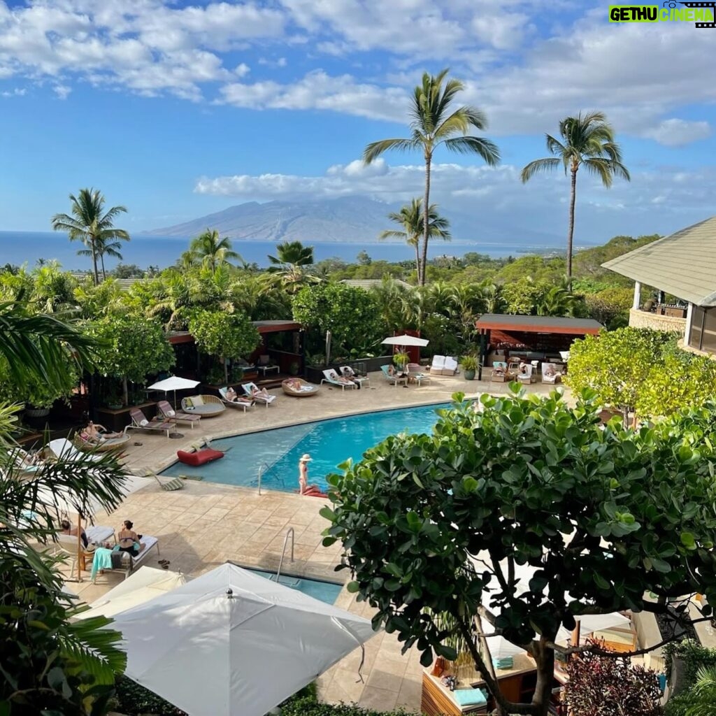 Katie Cassidy Instagram - Is it too soon to go back? This rainy weather in LA ain't it! @hotelwailea