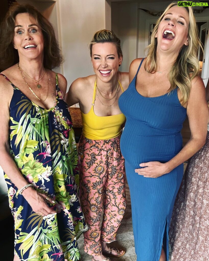 Katie Cassidy Instagram - Love you sissy! Congratulations!!! I can’t wait to meet the lil guy! #BabyShower #Sisters (Mom, thanks for the camera laugh tips!)