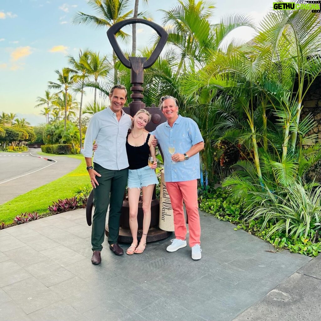 Katie Cassidy Instagram - On island time for the past week 🌴 To start, @hotelwailea forever has my heart 🩵 Also, major thanks to @aloha_jonny for the exquisite hospitality! Stephen & I had the most amazing stay. Is next month too soon to come back? 🤣