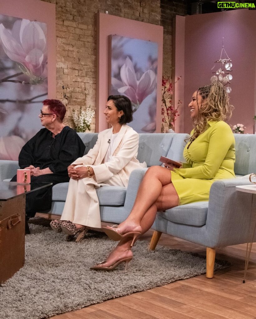 Katie Piper Instagram - It’s our first show of SERIES 3! 📺💥 See you in 25 minutes (8:25am) on @ITV where I’ll be joined by the incredible @iamnotjobrand and @itsanitarani ✨ film & tv expert @elleosiliwood and aerial artist @mollywhitehouse on @katiepipersbreakfastshow! See you soon! 💃