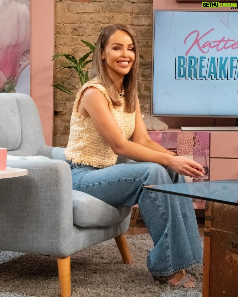 Katie Piper Instagram - It’s our first show of SERIES 3! 📺💥 See you in 25 minutes (8:25am) on @ITV where I’ll be joined by the incredible @iamnotjobrand and @itsanitarani ✨ film & tv expert @elleosiliwood and aerial artist @mollywhitehouse on @katiepipersbreakfastshow! See you soon! 💃