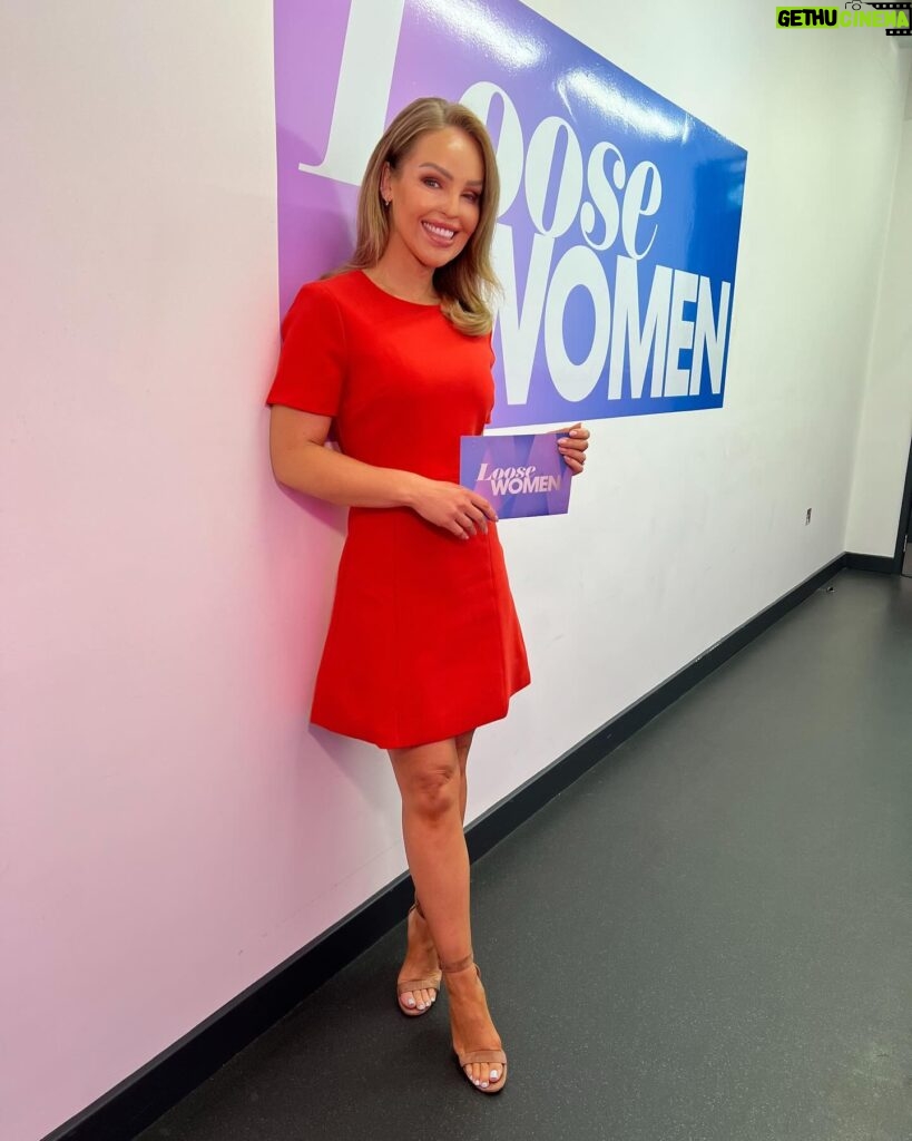 Katie Piper Instagram - Back with my @loosewomen and the fabulous @michellevisage today 💁🏼‍♀️ See you at 12.30pm @itv 👗 @karen_millen @mothershoppers 💄 @toby_salvietto 💇🏼‍♀️ @hairbychrislong