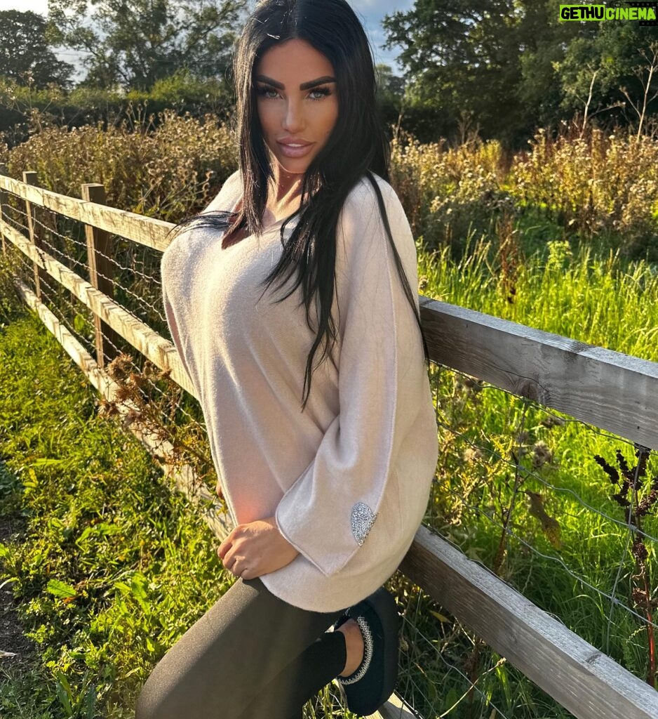 Katie Price Instagram - I’m so ready for autumn now ☔️⚡️ my full outfit from my JYY London range linked in my stories & bio to shop x ad