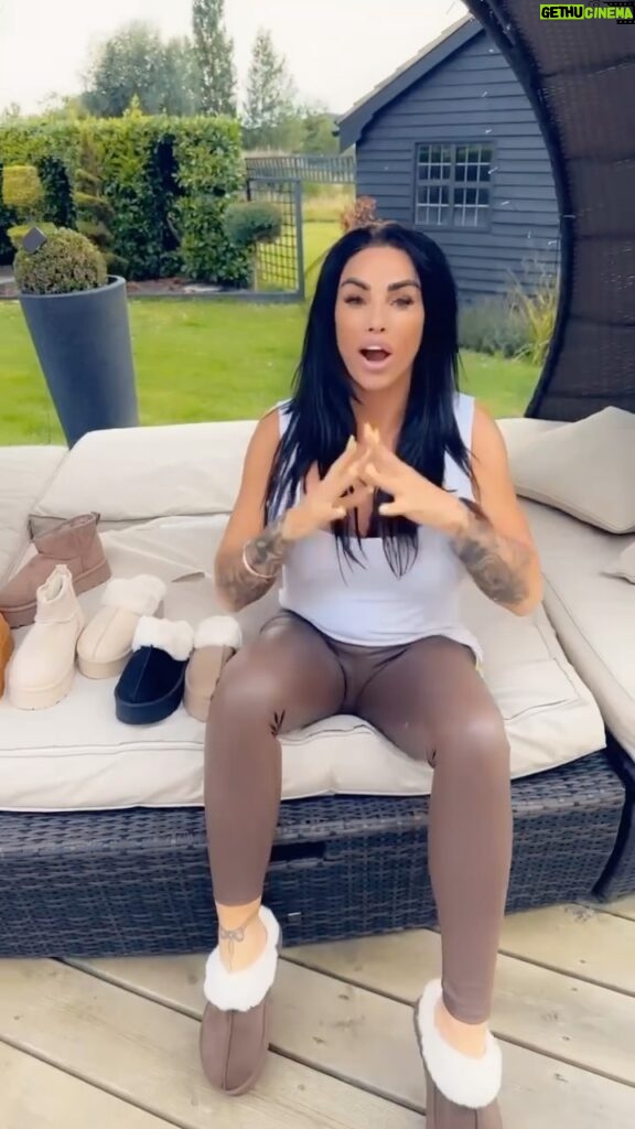 Katie Price Instagram - OMG Absolutely love these JYY London slippers & boots✨ my new collection online now www.JYY.London (link in my stories today) ad