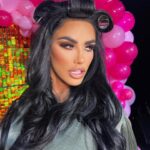 Katie Price Instagram - Loved meeting you all at my makeup masterclass In Merthyr Tydfil 💖 I’ll be in Dundee & Edinburgh next get tickets on www.katiepricemerch.com Makeup @whitney_dudley_makeup Venue balloons & decor @fabowlous_occasions_