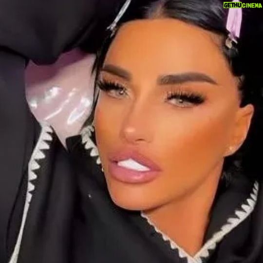 Katie Price Instagram - 🎧 NEW EPISODE OUT 🎧 And I can't do anything without someone moaning. Now I can't even eat! 😂😂 ❤️ Listen to the full episode, wherever you get your podcasts 👑 Become a VIP and get bonus weekly episodes, extra videos and BTS photos 💋 And we're going on tour!! Pinned post for details on that
