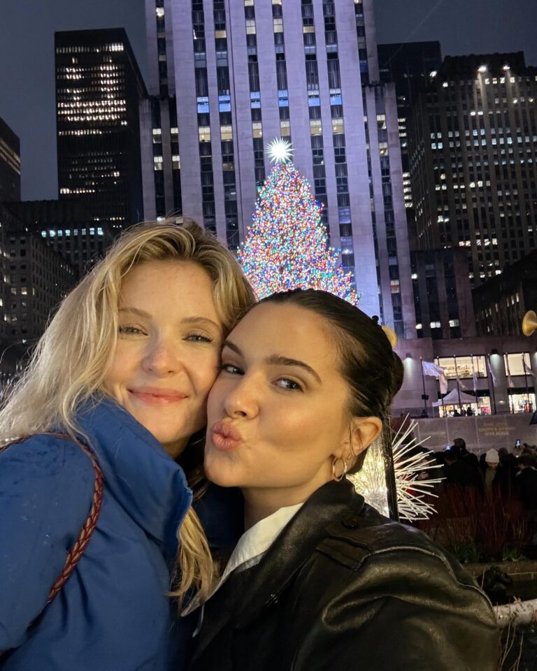 Katie Stevens Instagram - 🎄💋