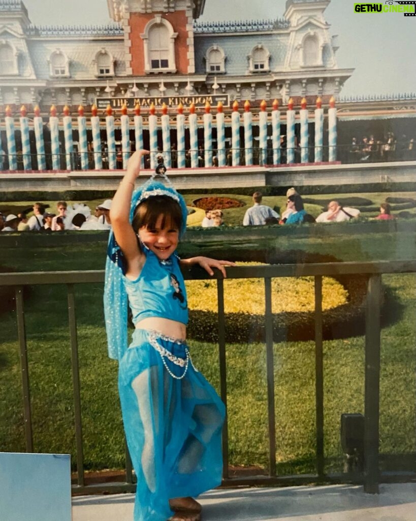 Katie Stevens Instagram - Further proof that hosting the Disney Fairytale Weddings Fashion Show was an absolute dream! 4 year old Katie wouldn’t believe it if I told her! (This was me in Disney for the 25th Anniversary of @waltdisneyworld, felt very full circle being there for the 50th! Also, slaying my best Jasmine poses)