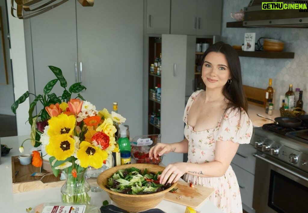 Katie Stevens Instagram - Out here looking like i’m hosting a cooking show 💐 loving this new photographer husband that I have @paulblg
