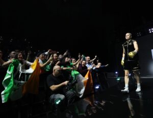Katie Taylor Instagram - Another incredible night. 22-0. Next stop, Ireland! Let’s bring it home 🇮🇪 🏟