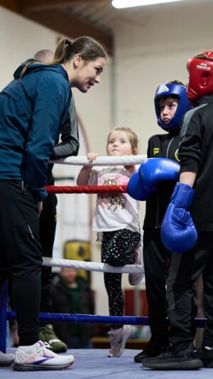 Katie Taylor Instagram - Catching up with the next generation! 🔗 Watch the full "Make the Days Count" pre fight documentary on the @matchroomboxing YouTube channel. #TaylorCameron