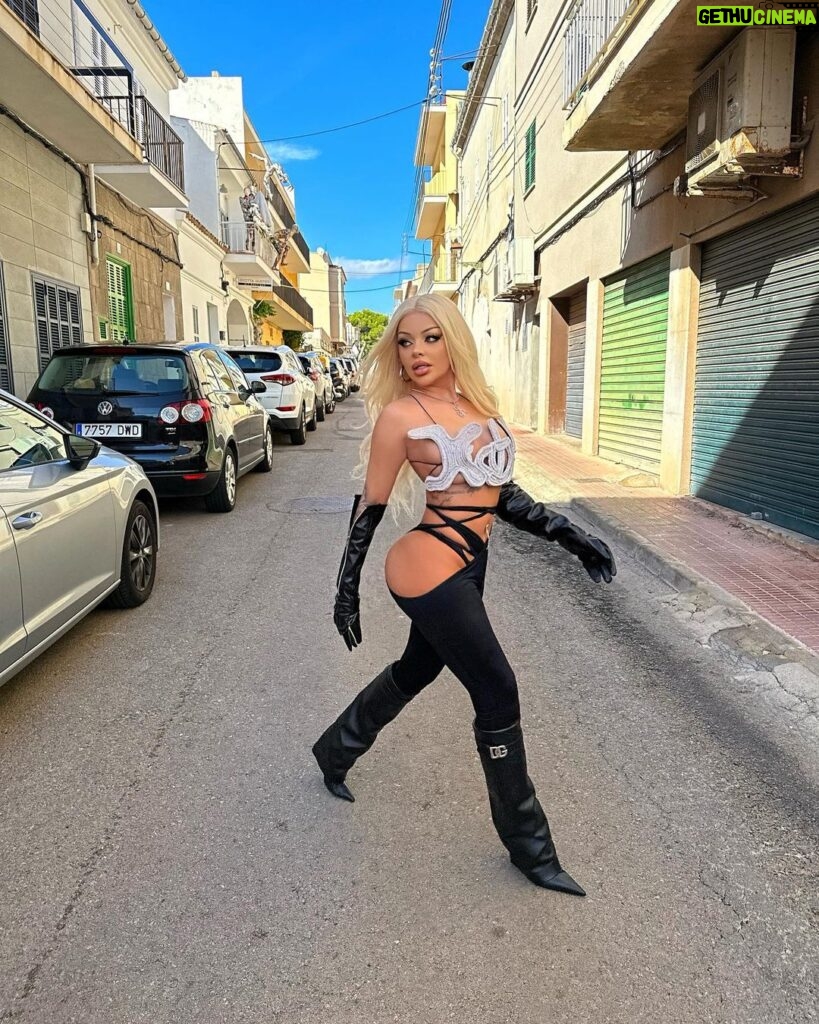 Katja Krasavice Instagram - Auf 2018 Bitchie Katja angelehnt Spanien