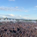 Katja Krasavice Instagram - Gestern vor 15.000 Menschen ABGERISSEN!!! Danke Karlsruhe 🔥 Meine 4 Tänzer/innen und ich haben für euch die Festival Stage brennen lassen 😛🌈🍑💦